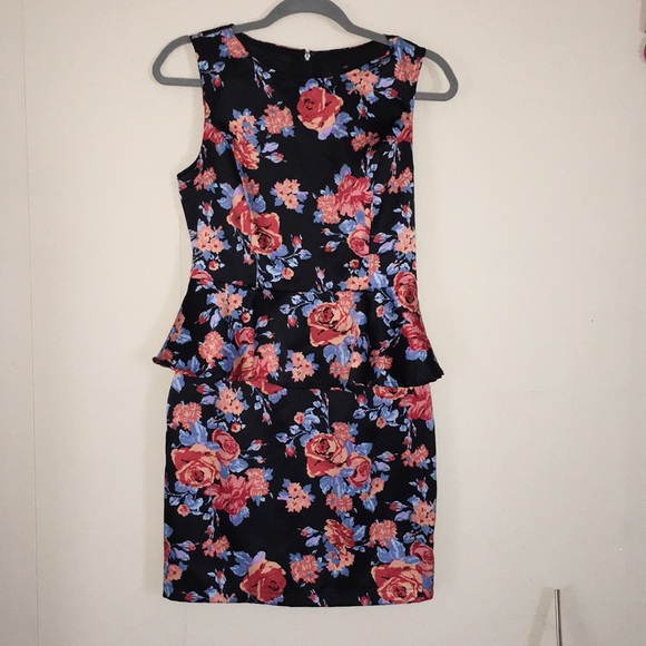 Dress - Picture 2 of 5